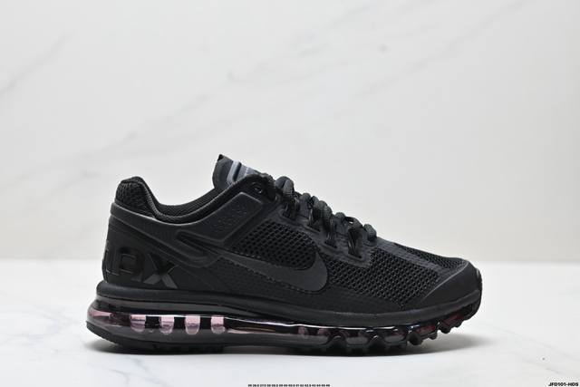 公司级Nike Air Max 2013 联名气垫跑鞋 整体依旧以Stussy标志性的麻布编织材质覆盖 鞋身大面积采用了网眼材质为主 并且后跟部分还带有反勾Sw