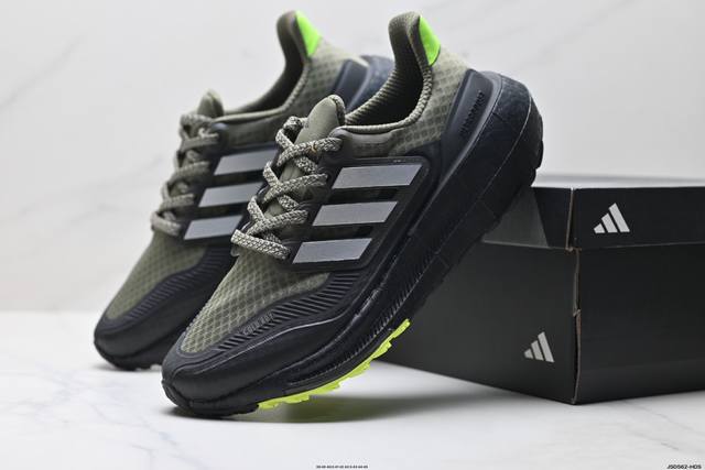 公司级阿迪达斯Adidas Ultraboost Light 全掌爆米花休闲运动跑鞋。采用网材搭配反光皮革鞋面，配上Stretchweb网格外底和Boost中底