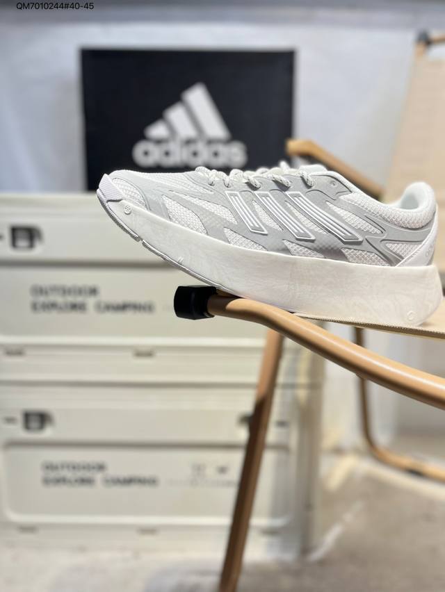 原 版本工厂P清仓特价阿迪达斯Adidas Adizero Aruku 的全新跑鞋浮现网络，以永动机为灵感的前卫造型，以及时下流行的厚底设定 黑、白、红三色的撞