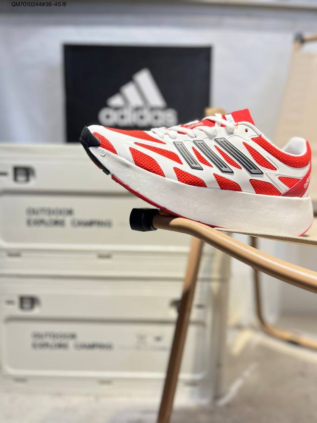 原 版本工厂P清仓特价阿迪达斯Adidas Adizero Aruku 的全新跑鞋浮现网络，以永动机为灵感的前卫造型，以及时下流行的厚底设定 黑、白、红三色的撞