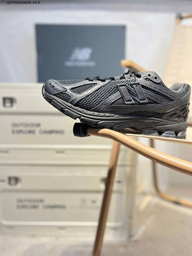 New Balance 1906系列复古老爹风休闲鞋 #采用轻质牛剖革拼接透气网眼衬垫织物鞋面材质 T-Beam大底提供足步弓支撑，保持步态稳定 后跟搭载外露缓