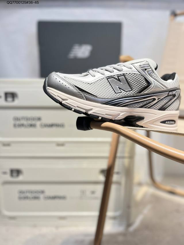 New Balance 推出了全新鞋款。这次复刻的 U509 是基于他们经典档案中的 Nb509 跑鞋，赋予其全新的现代设计。虽然保留了原有的轮廓，但也根据当下