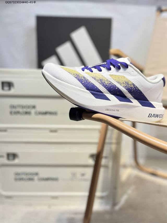 Adidas Adizero Evo Sl M 阿迪超轻透气缓震跑鞋 整体外观造型与Adizero Adios Pro Evo 1非常相似 中底配置方面搭载全掌