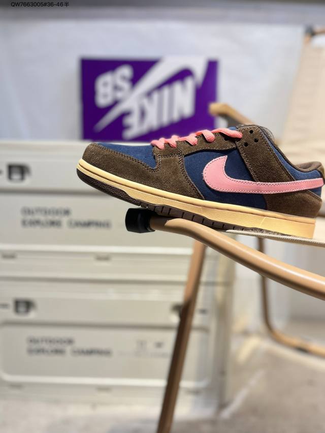 耐克Nike Dunk Low 板鞋Sb系列经典百搭休闲运动板鞋加厚鞋舌的填充，使舒适性大大提升，同时也更方便穿脱中底部分则加入了脚感柔软舒适Zoomair气垫