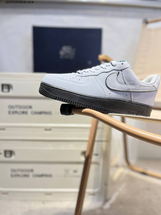 耐克 Nike Air Force 1 '07空军一号 百搭休闲运动板鞋。柔软、弹性十足的缓震性能和出色的中底设计，横跨复古与现代的外型结合，造就出风靡全球三十