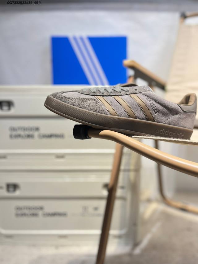 Adidas 阿迪达斯 德训系列 男女鞋半码制，升级原楦开发版型，采用翻毛皮鞋面材质，内环保海玻璃鞋垫，外置Rb橡胶大底将复古进行到底，阿迪达斯Adidas G
