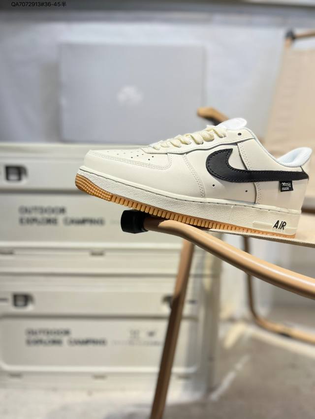耐克 Nike Air Force 1 '07空军一号 百搭休闲运动板鞋。柔软、弹性十足的缓震性能和出色的中底设计，横跨复古与现代的外型结合，造就出风靡全球三十