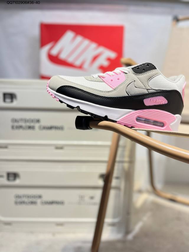 耐克Nike Air Max 90 经典复古小气垫缓震跑鞋 鞋面由皮和革织物打造，犀利的条线打造出酷劲十的足视觉效果 网布鞋增面强透气性，穿着为极舒适 经可典视