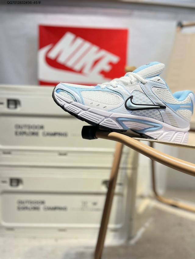 Nike V5 Rnr 舒适百搭防滑耐磨 低帮跑步鞋 舒适有型适合日常穿着该鞋款延续千禧年经典设计搭载泡绵中底厚实而轻盈匠心细节巧搭立体耐克勾标志焕新演绎复古跑