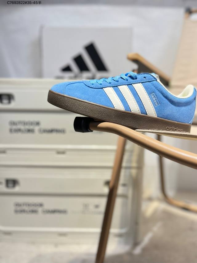 Adidas T头鞋 阿迪达斯 Vl Court 2.0 Shoes 运动休闲板鞋小白鞋，这款T形鞋头运动鞋,力求无论球场或街头,皆显耀眼出众。采用绒面革和牛皮