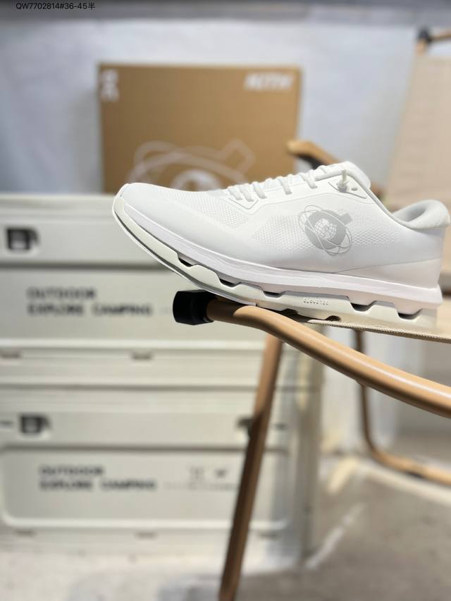 On昂跑 全新综合体能训练运动鞋Cloud X 舒适乐趣跑，缓震、轻量 On昂跑 Cloudsurfer上演中底“变形计” ，打破传统格局缔造柔软脚感。 On昂