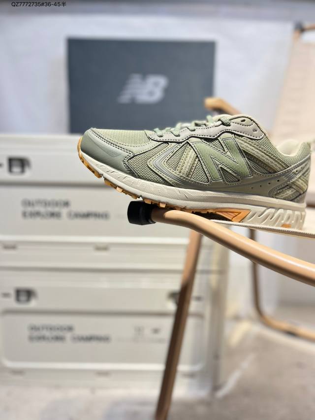 New Balance Nb 410 户外机能风 户外机能 人造革减震防滑 低帮休闲跑步鞋 男女同款轻巧而灵活，具有透气的网眼鞋面，结合独特的短靴构造，具有无与
