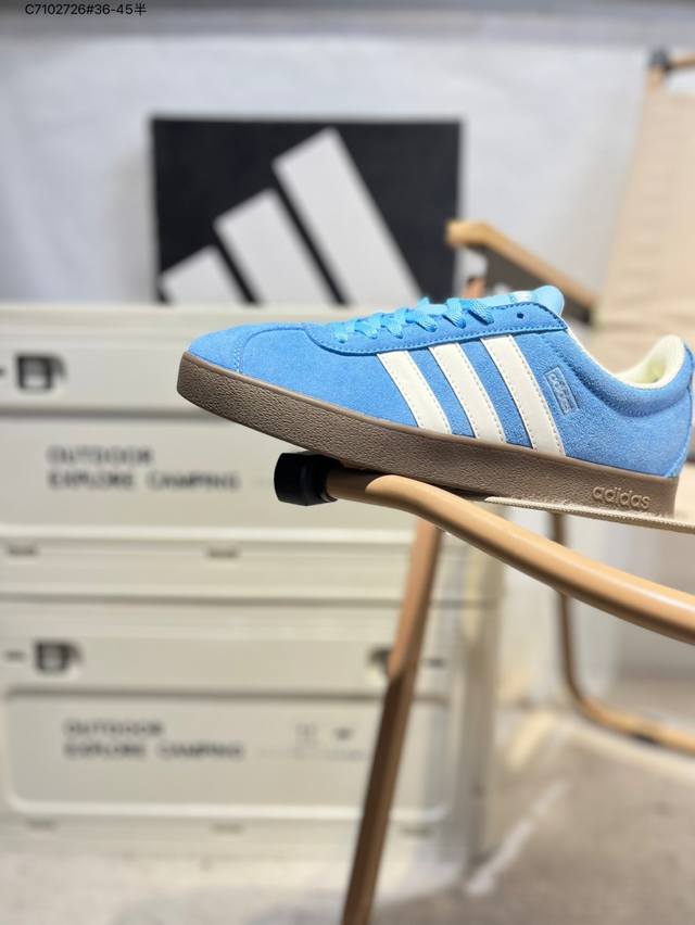 Adidas T头鞋 阿迪达斯 Vl Court 2.0 Shoes 运动休闲板鞋小白鞋，这款T形鞋头运动鞋,力求无论球场或街头,皆显耀眼出众。采用绒面革和牛皮