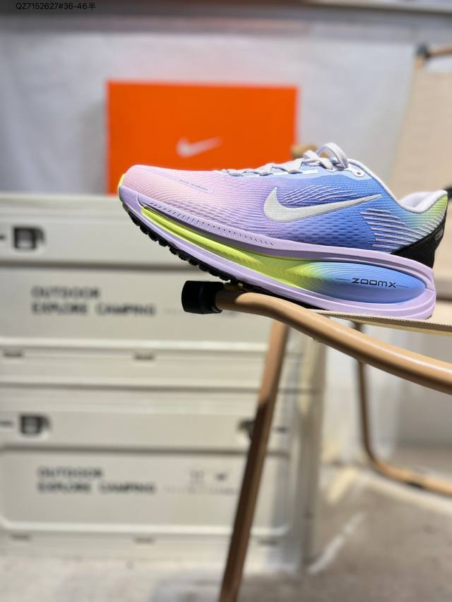 Nike Vomero 18 耐克 舒适减震防滑 低帮跑步鞋 全掌Reactx泡绵中底 前掌和后跟还配备了Air Zoom气垫单元 据说跑起来更快更舒适哦 这次