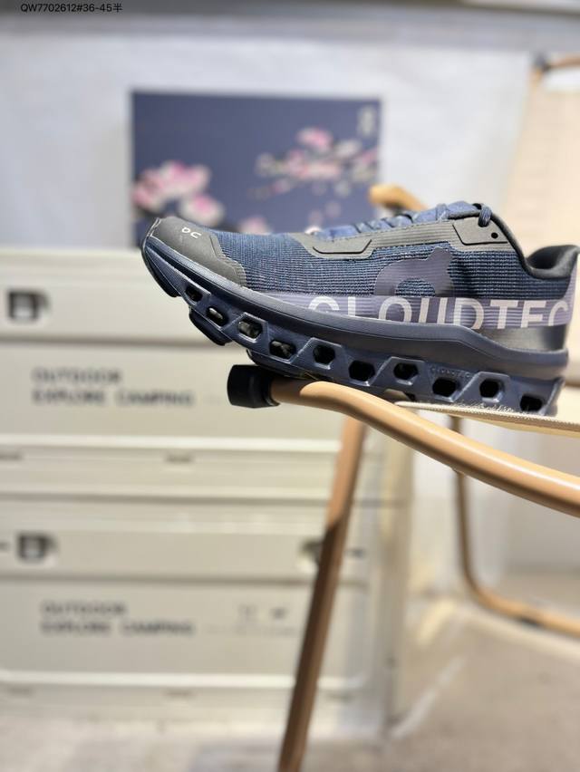 On昂跑 全新综合体能训练运动鞋Cloud X 舒适乐趣跑，缓震、轻量 On昂跑 Cloudsurfer上演中底“变形计” ，打破传统格局缔造柔软脚感。 On昂