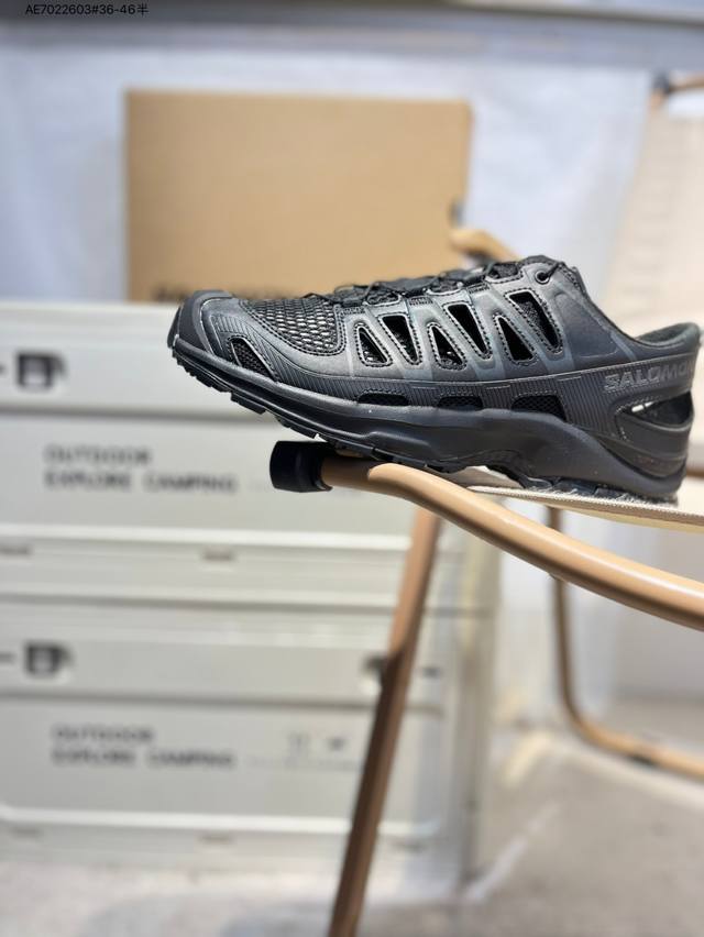 Salomon Xa Pro 3D Amphib萨洛蒙户外越野跑鞋 鞋面采用Sensifit贴合技术 全方位贴合包裹脚型 鞋跟部鞋底牵引设计 提供强大的抓地性能