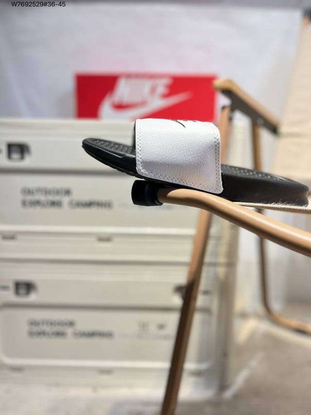 Nike Benassi Swoosh 耐克 生活百搭 夏季沙滩拖鞋 货号:666089 W7692529#36-45