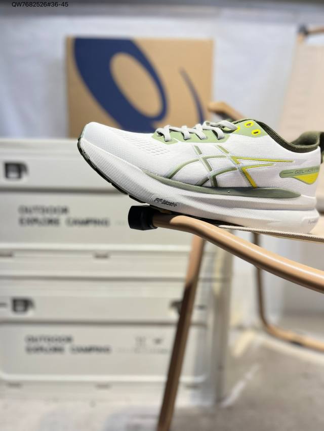 Asics Gel-Kayano 31亚瑟士经典跑鞋 如今机能风和户外风吹得正劲，便是主打“Urban Outdoor机能越野风格”，城市和户外场景都能轻松应对