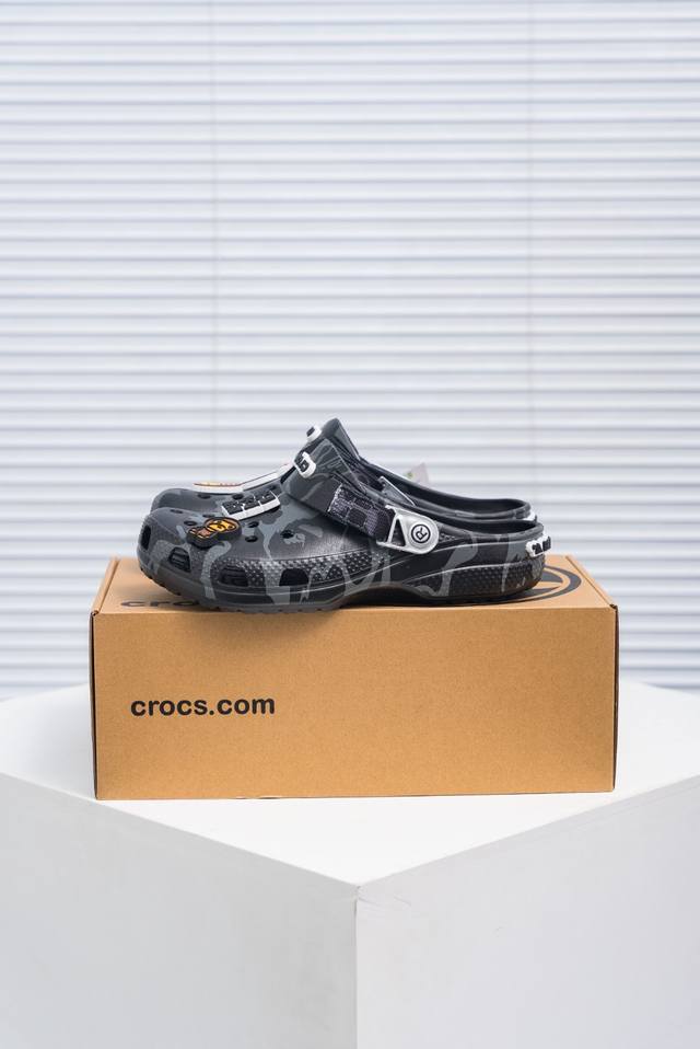 核心私 Bape X Crocs Classic Clog卡骆驰 Classic Clog 迷彩印花 舒适百搭 洞洞鞋 猿人头联名 尺码：36 37 38 39