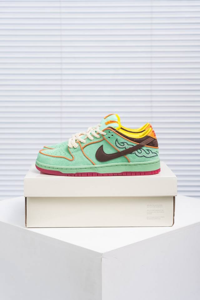 核心私 Nike Dunk 全套原楦原模倾力打造完美版型 独家原厂航空铝磨具打磨大底 鞋头坡度极致还原 无解鞋型 原盒原配 圈内天花板工艺 原厂冲刀 超高清洁度