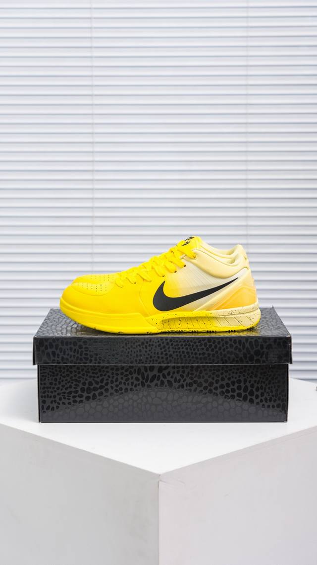 核心私 Zoom Kobe Iv Protro Chbl 科比复刻低运帮动篮球鞋 全打新造的 Zoom Kobe 采面用轻质的合成皮革网与层Fwre动态线飞支撑