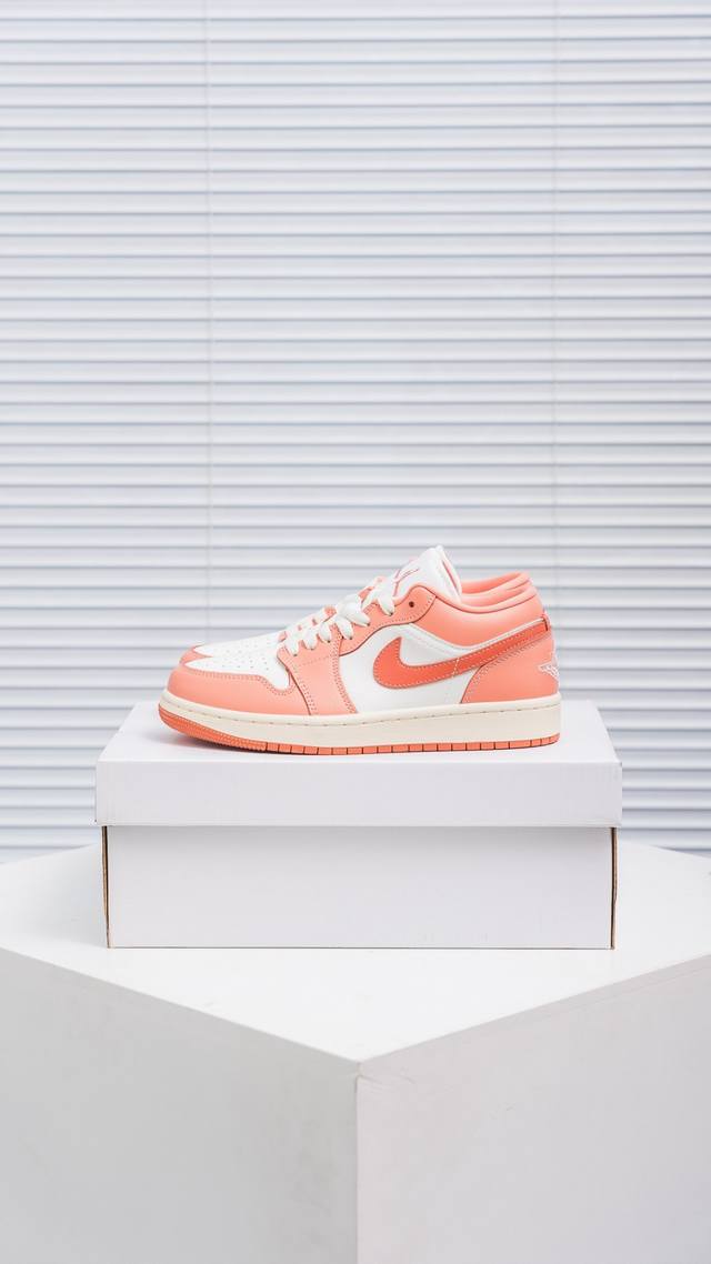 核心私 Air Jordan 1 乔丹篮球鞋男女运动鞋潮流板鞋 货号：Dc0774 180 尺码：36 37 37.5 38 38.5 39 40 40.5 4