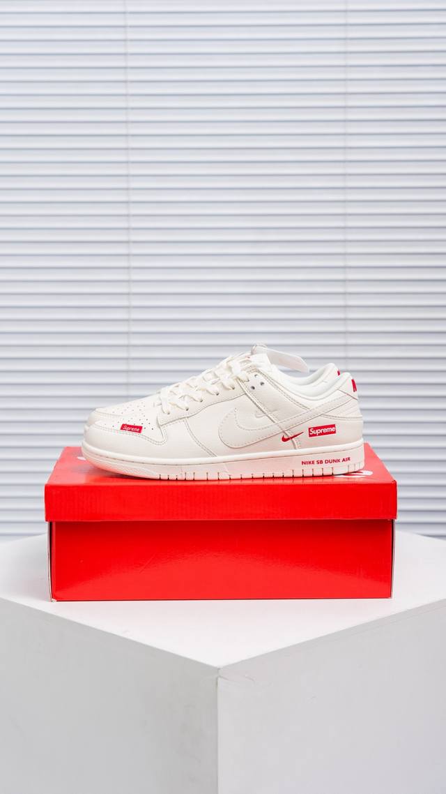 核心私 Nike Dunk 全套原楦原模倾力打造完美版型 独家原厂航空铝磨具打磨大底 鞋头坡度极致还原 无解鞋型 原盒原配 圈内天花板工艺 原厂冲刀 超高清洁度