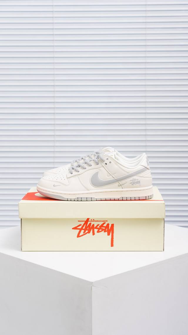 核心私 Nike Dunk 全套原楦原模倾力打造完美版型 独家原厂航空铝磨具打磨大底 鞋头坡度极致还原 无解鞋型 原盒原配 圈内天花板工艺 原厂冲刀 超高清洁度