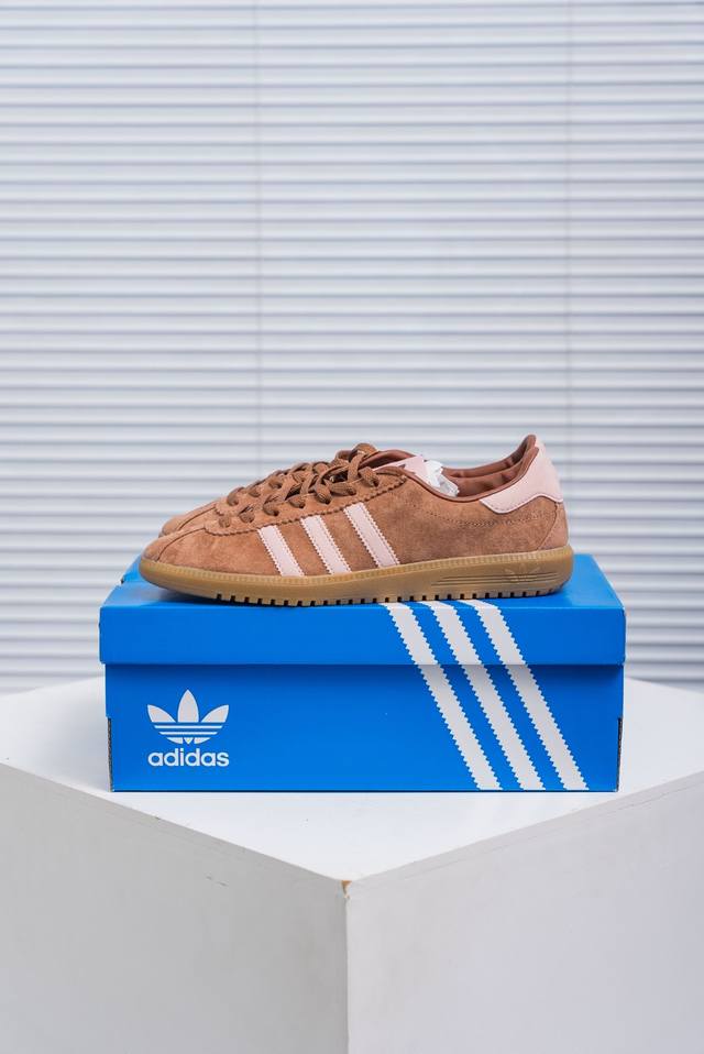 核心私 Adidas Originals Bermuda 绒面麂皮防滑耐磨轻便低帮板鞋 整双鞋以传统的低帮呈现的清新造型 鞋身以细腻的头层猪巴 包裹保证优秀质感