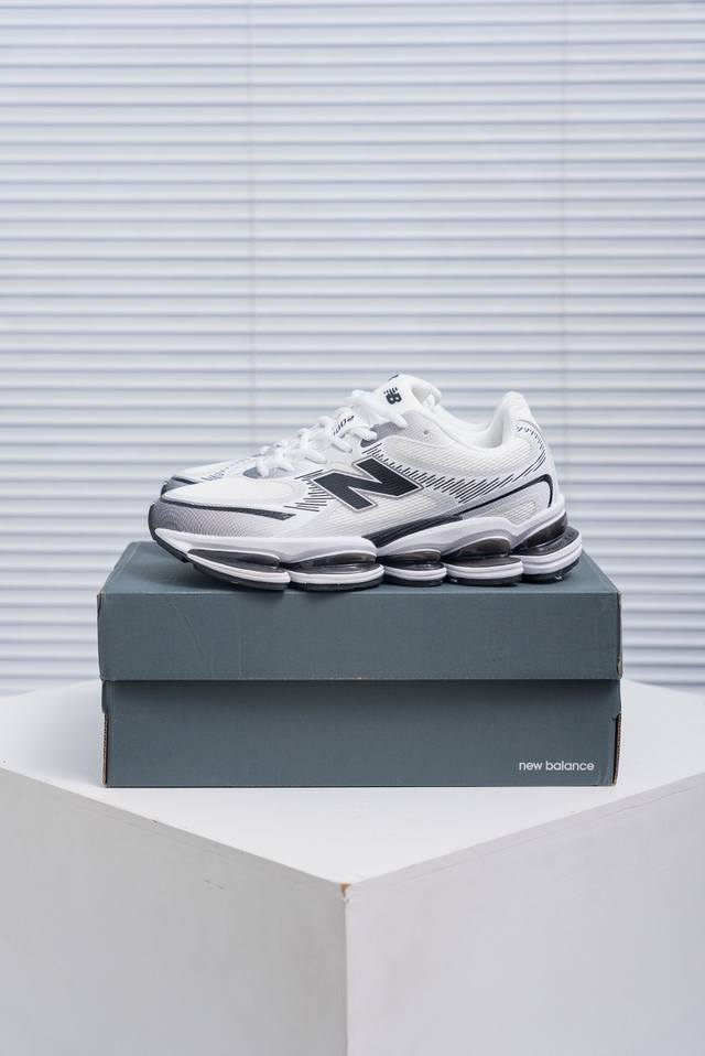 核心私 New Balance 新百伦 Nb 0 网面休闲鞋 复古还要机能，Nb官方重磅新品。一款融合复古设计与现代科技的跑鞋，以其经典的造型和舒适脚感，成为2