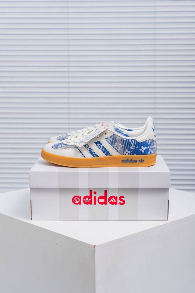核心私 Adidas Samba Og 桑巴舞街头系列德训运动板鞋 采用固色翻毛皮组合牛剖革鞋面材质 外置正确3层组合围条加厚烟胶橡胶大底 货号：Sc9207-