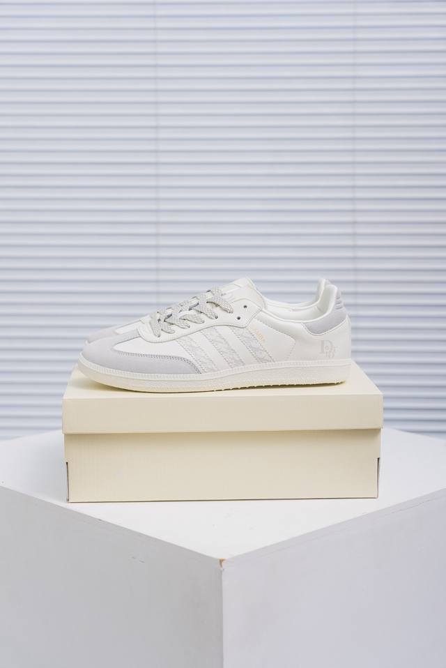 核心私 Adidas Samba Og 桑巴舞街头系列德训运动板鞋 采用固色翻毛皮组合牛剖革鞋面材质 外置正确3层组合围条加厚烟胶橡胶大底 货号：Gj75808