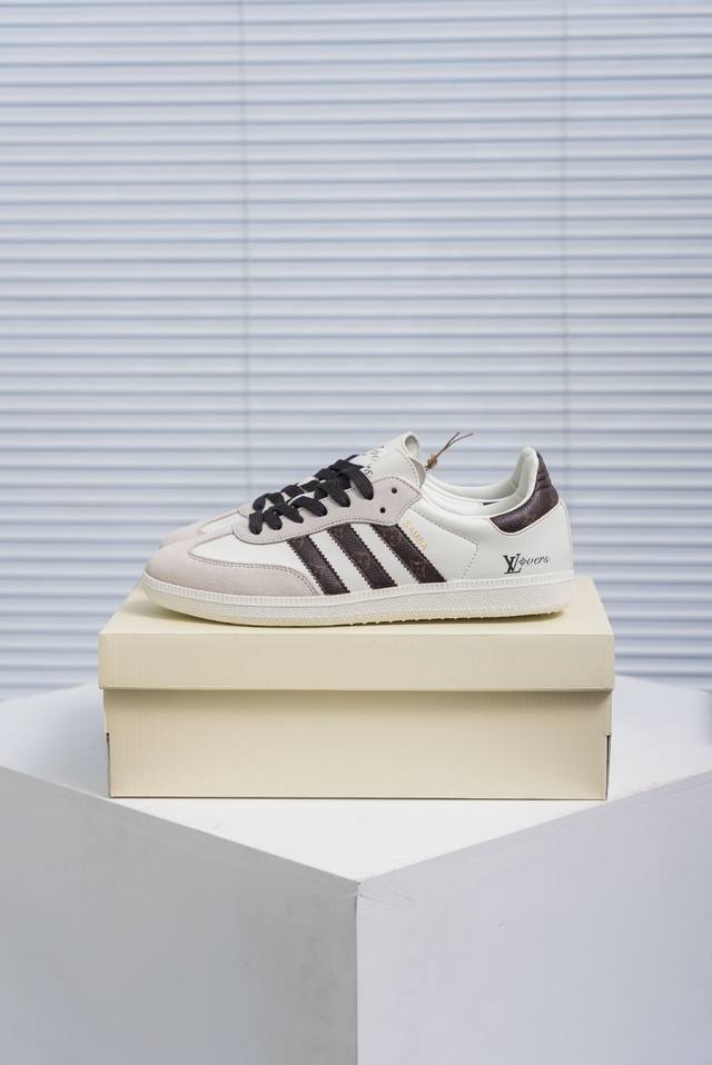 核心私 Adidas Samba Og 桑巴舞街头系列德训运动板鞋 采用固色翻毛皮组合牛剖革鞋面材质 外置正确3层组合围条加厚烟胶橡胶大底 货号：Gj75803