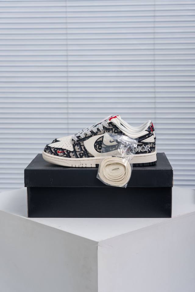 核心私 Nike Dunk 全套原楦原模倾力打造完美版型 独家原厂航空铝磨具打磨大底 鞋头坡度极致还原 无解鞋型 原盒原配 圈内天花板工艺 原厂冲刀 超高清洁度