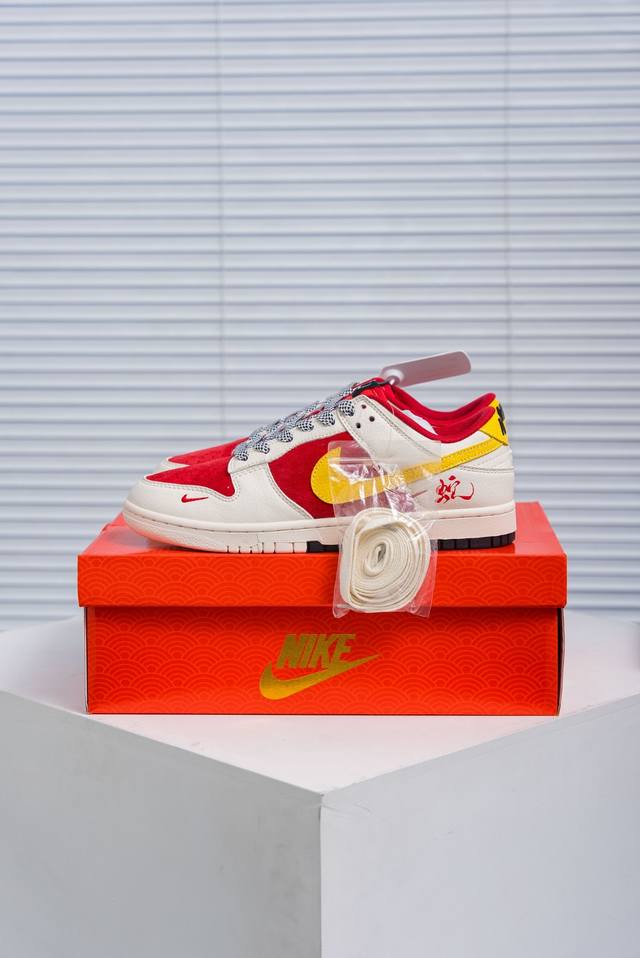 核心私 Nike Dunk 全套原楦原模倾力打造完美版型 独家原厂航空铝磨具打磨大底 鞋头坡度极致还原 无解鞋型 原盒原配 圈内天花板工艺 原厂冲刀 超高清洁度