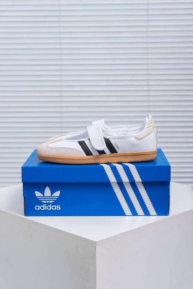 核心私 Adidas Samba Jane 桑巴舞街头系列德训运动板鞋 采用固色翻毛皮组合牛剖革鞋面材质 外置正确3层组合围条加厚烟胶橡胶大底 货号：Jr140
