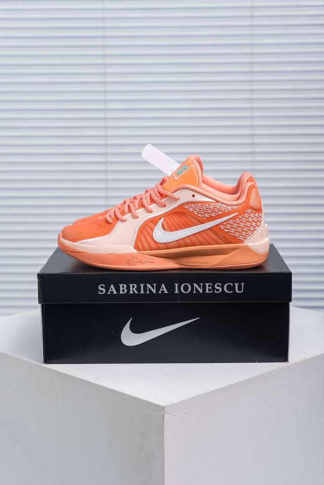 核心私 Nike Sabrina 2 耐克 轻便耐磨 减震 低帮 篮球鞋 货号：Fz1517 801 尺码：36 37 37.5 38 38.5 39 40 4