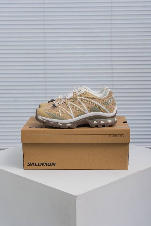 核心私 Salomon Xt-Quest 萨洛蒙户外越野跑鞋 鞋面采用Sensifit贴合技术 全方位贴合包裹脚型 鞋跟部鞋底牵引设计 提供强大的抓地性能 更适