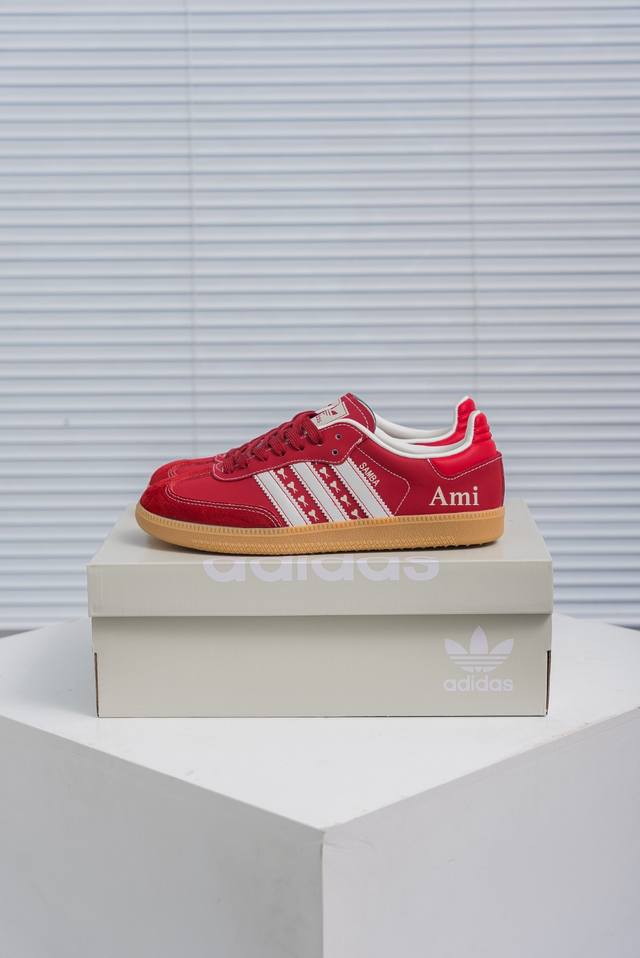 核心私 Adidas Samba Og 桑巴舞街头系列德训运动板鞋 采用固色翻毛皮组合牛剖革鞋面材质 外置正确3层组合围条加厚烟胶橡胶大底 货号：Xr0006