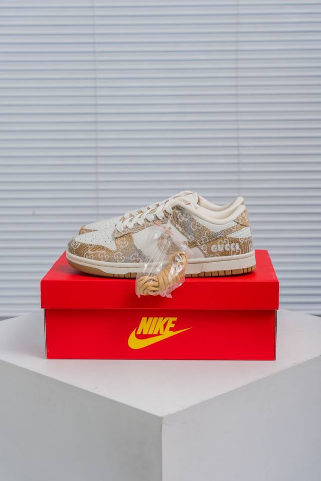 核心私 Nike Dunk 全套原楦原模倾力打造完美版型 独家原厂航空铝磨具打磨大底 鞋头坡度极致还原 无解鞋型 原盒原配 圈内天花板工艺 原厂冲刀 超高清洁度
