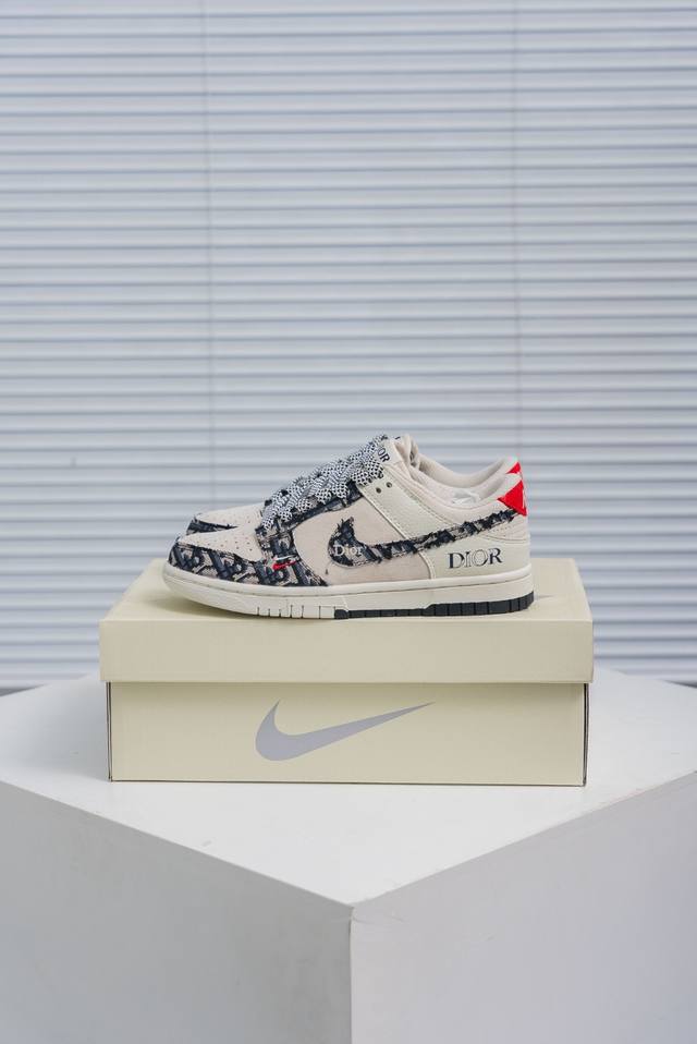 核心私 Nike Dunk 全套原楦原模倾力打造完美版型 独家原厂航空铝磨具打磨大底 鞋头坡度极致还原 无解鞋型 原盒原配 圈内天花板工艺 原厂冲刀 超高清洁度