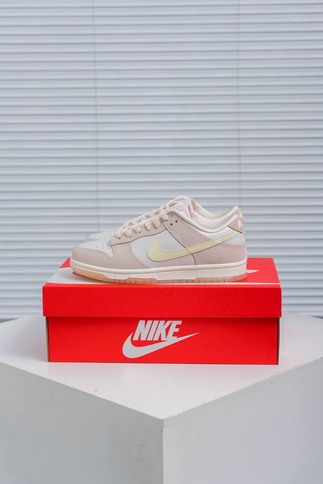 核心私 Nike Dunk 全套原楦原模倾力打造完美版型 独家原厂航空铝磨具打磨大底 鞋头坡度极致还原 无解鞋型 原盒原配 圈内天花板工艺 原厂冲刀 超高清洁度