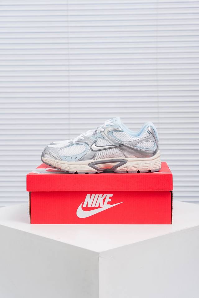 核心私 Nike V5 Rnr 千禧年经典复古跑鞋 #搭载泡绵中底厚实而轻盈匠心细节巧搭立体耐克勾标志焕新演绎复古 货号：Hq7901 103 尺码：36 36