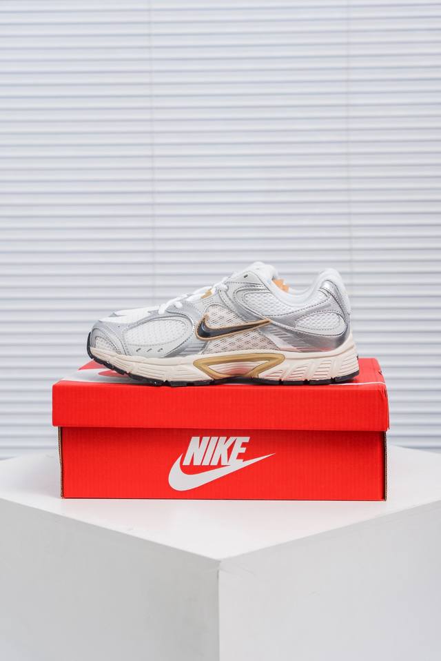 核心私 Nike V5 Rnr 千禧年经典复古跑鞋 #搭载泡绵中底厚实而轻盈匠心细节巧搭立体耐克勾标志焕新演绎复古 货号：Hj5228 102 尺码：36 36