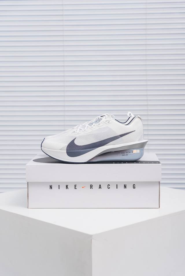 核心私 Nike Zoomx Vaporfly Next% 4 马拉松系列公路竞速超轻缓震跑步鞋 Hv6412 100 #鞋款轻盈，同时保持出色性能表现。此鞋款
