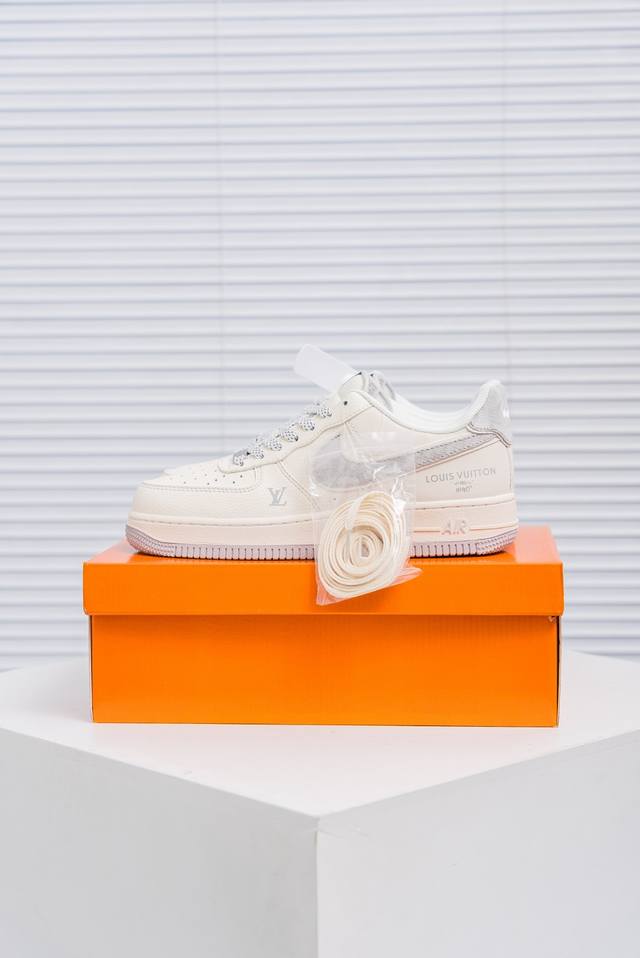 核心私 Air Force 1 原装级别 原楦头原纸板 打造纯正空军版型专注外贸渠道 全掌内置蜂窝气垫 原盒配件 原厂中底钢印、拉帮完美 货号：Sm6668 1