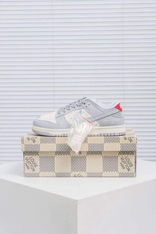 核心私 Nike Dunk 全套原楦原模倾力打造完美版型 独家原厂航空铝磨具打磨大底 鞋头坡度极致还原 无解鞋型 原盒原配 圈内天花板工艺 原厂冲刀 超高清洁度