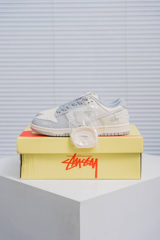 核心私 Nike Dunk 全套原楦原模倾力打造完美版型 独家原厂航空铝磨具打磨大底 鞋头坡度极致还原 无解鞋型 原盒原配 圈内天花板工艺 原厂冲刀 超高清洁度