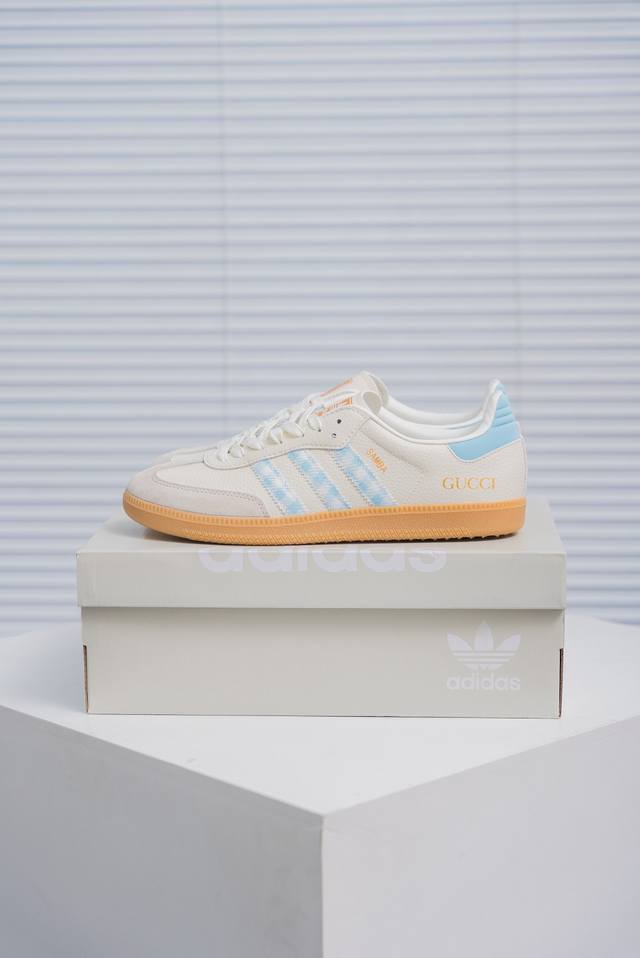 核心私 Adidas Samba Og 桑巴舞街头系列德训运动板鞋 采用固色翻毛皮组合牛剖革鞋面材质 外置正确3层组合围条加厚烟胶橡胶大底 货号：Xr0010