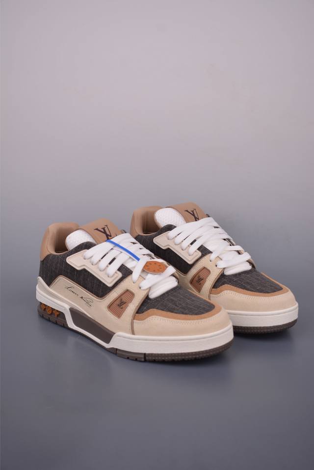 S Lv Trainer 限定联名 最新配色国内限定无售 原版购入历时近两个月开发打造 经典多拼色超好看 原版完美楦型 调试了两个月 鞋面独家订制压纹粒面小牛皮